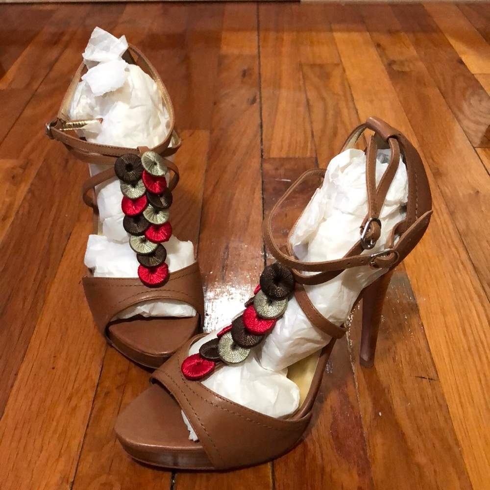 Charles David strappy tan heels sandals 👡